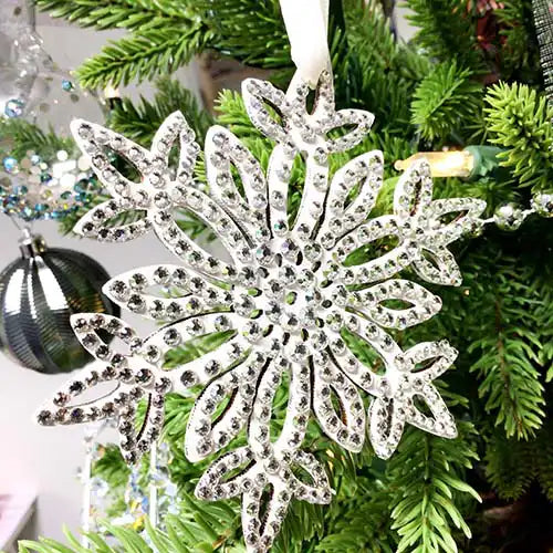 http://www.bluestreakcrystals.com/cdn/shop/articles/bluestreak_crystals_christmas_tree_snowflake_decorations_preciosa_flatback_crystals_600x.webp?v=1681511183