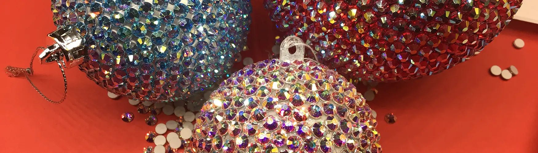 How To Make A Christmas Bauble With Swarovski Flatback Crystals